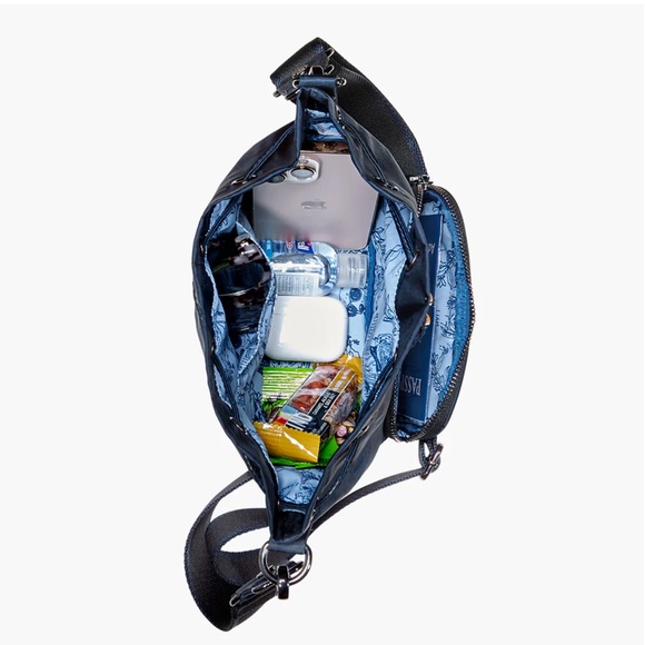 Oliver Thomas C Suite Mini Bucket Navy/Black NWT - Picture 2 of 8